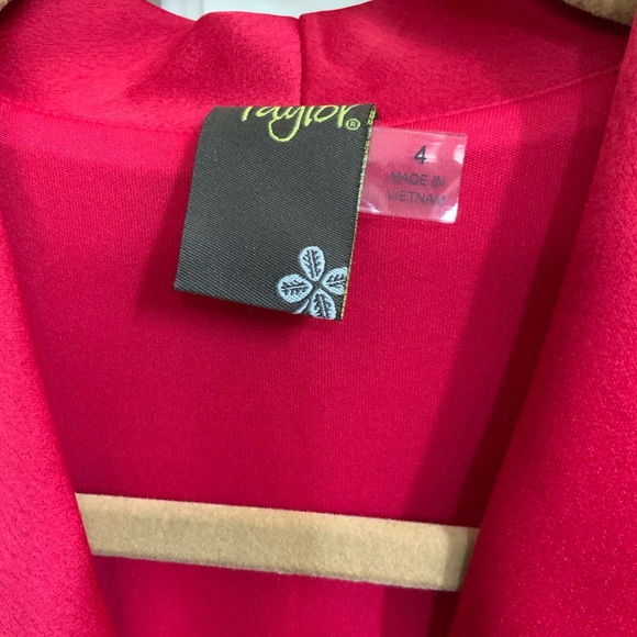 Red dress with beautiful belt - Picture 3 of 6